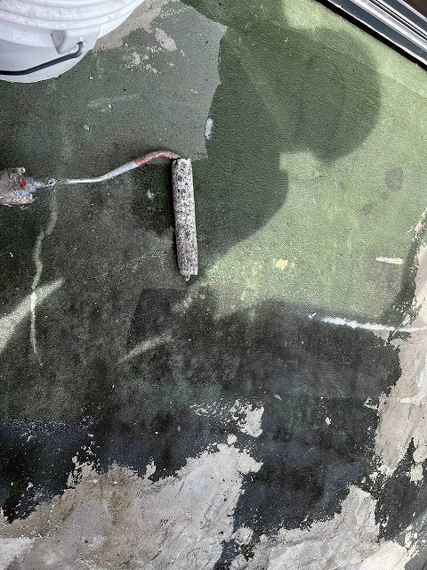 加古川市　ベランダの防水塗装の様子